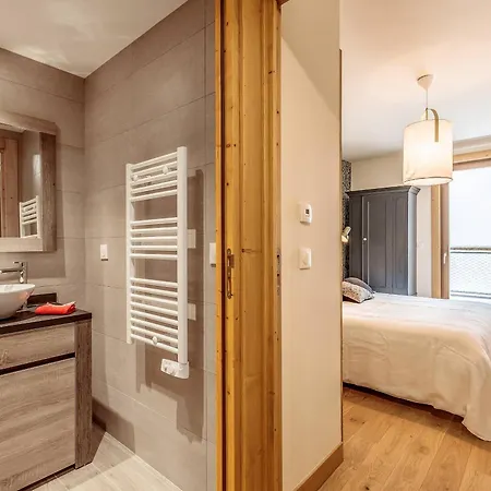 Superbe 3 Pieces Avec Piscine, Et Parking - Pied De Pistes ! - Fr-1-461a-8 *